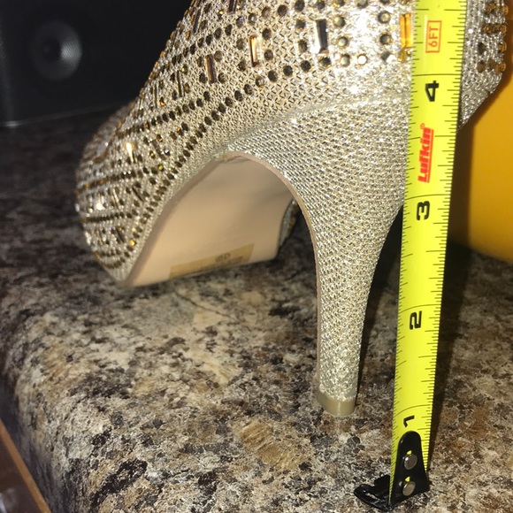 Champagne color high heels - Picture 6 of 6